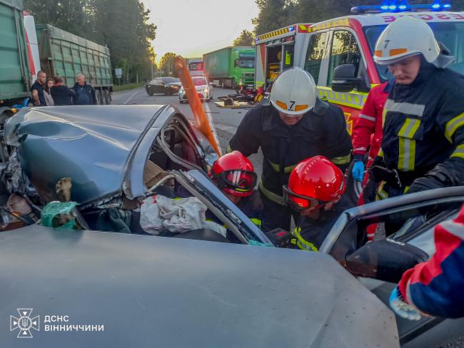 Новини Вінниці - фото з У Літинській громаді вантажівка зіткнулася з «Опелем»: 29-річний водій дивом вцілів