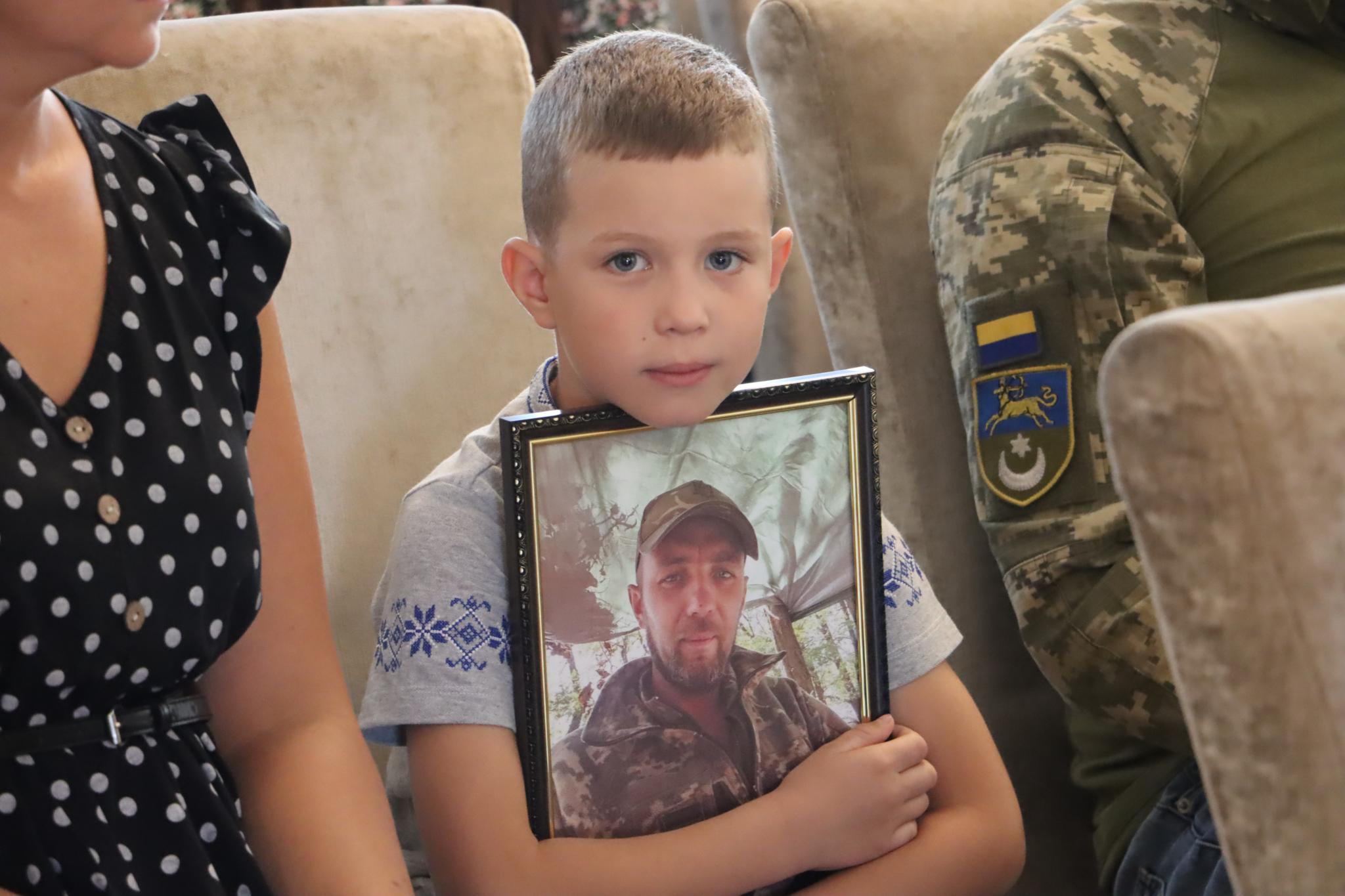 Новини Тернополя - фото з Родинам загиблих захисників вручили нагороди