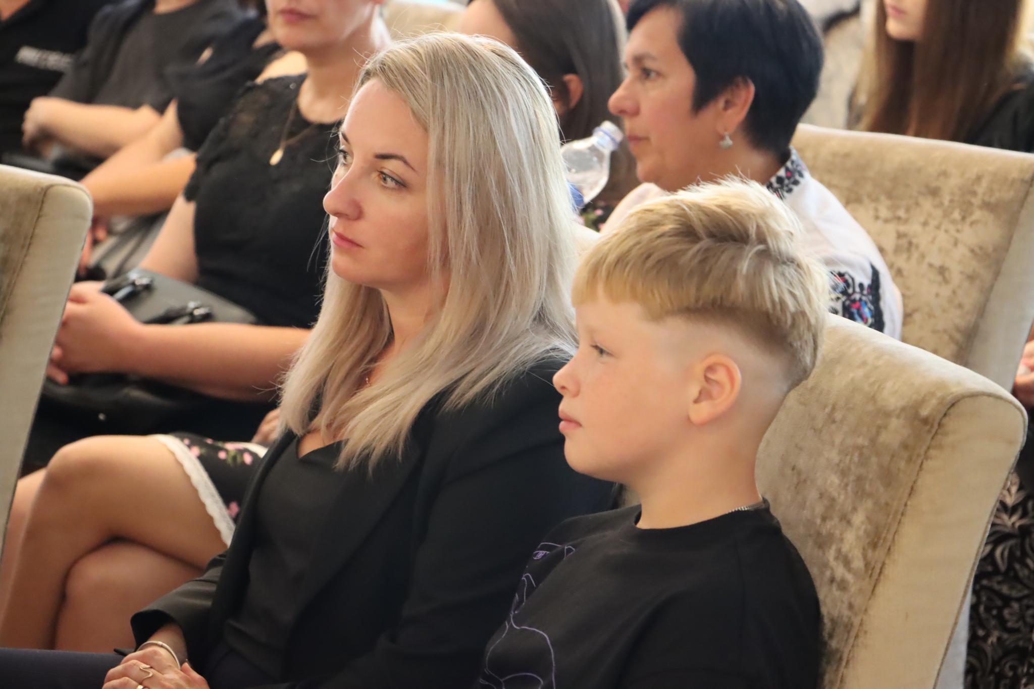 Новини Тернополя - фото з Родинам загиблих захисників вручили нагороди