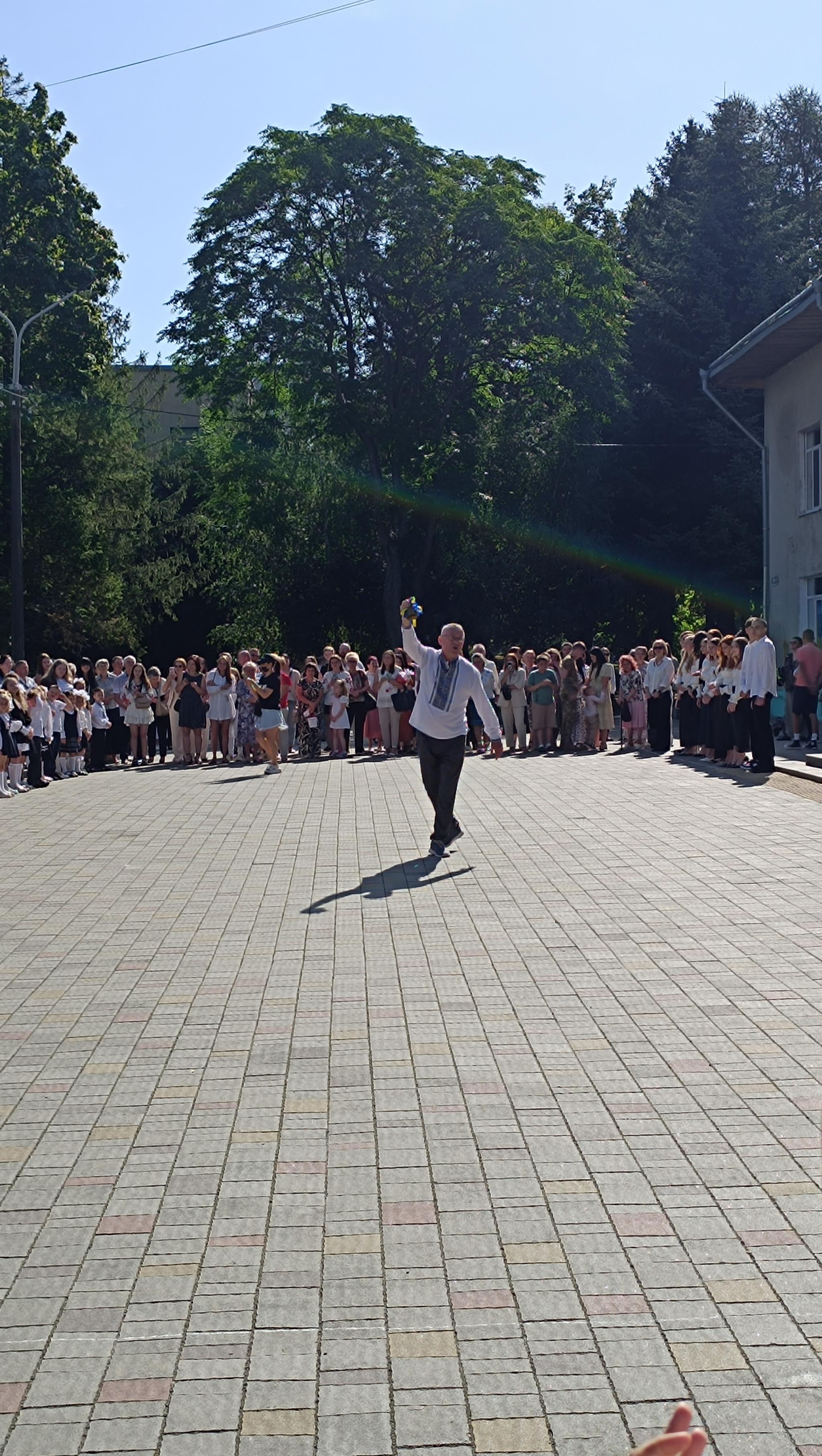 Новини Тернополя - фото з Перший дзвоник пролунав у Тернопільській школі номер 10