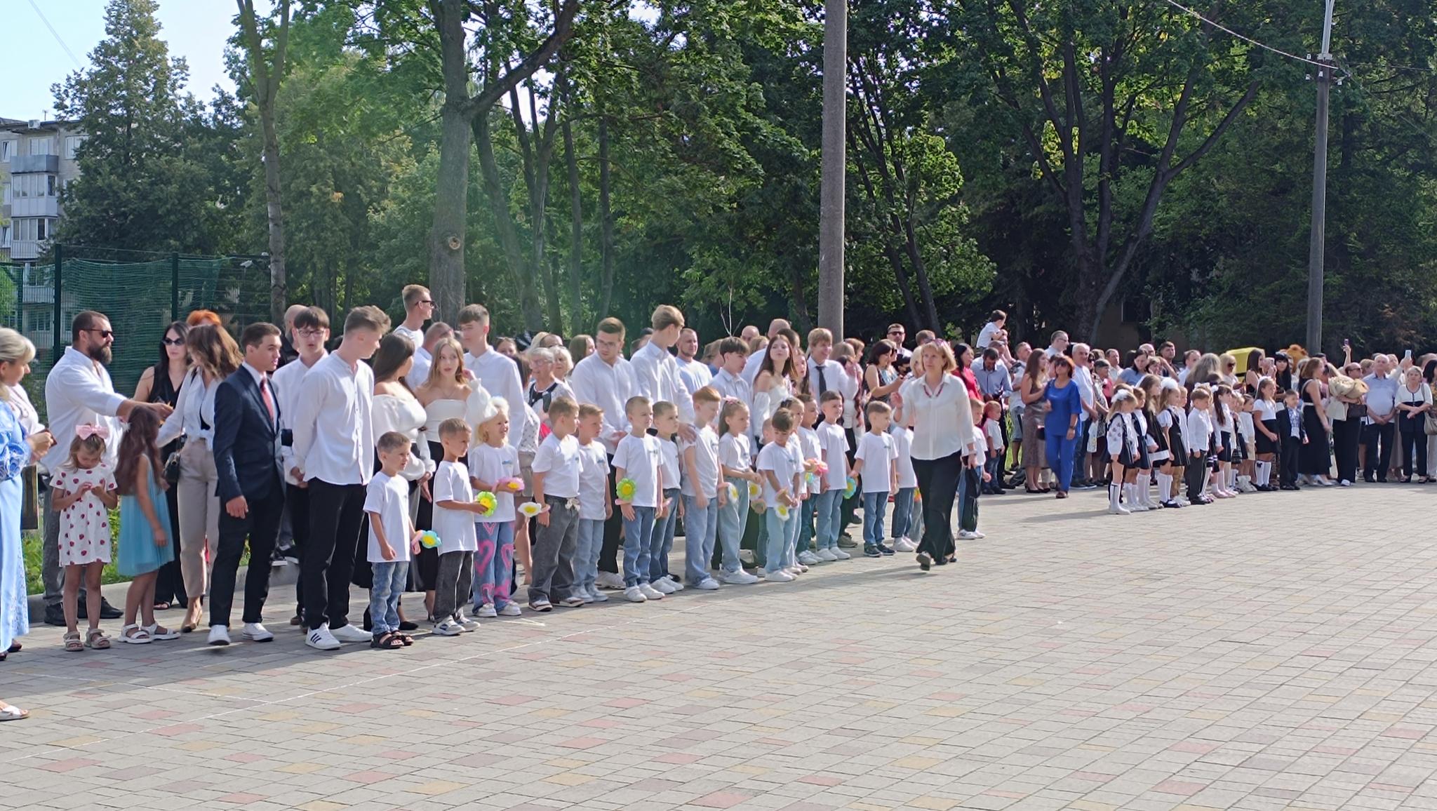 Новини Тернополя - фото з Перший дзвоник пролунав у Тернопільській школі номер 10