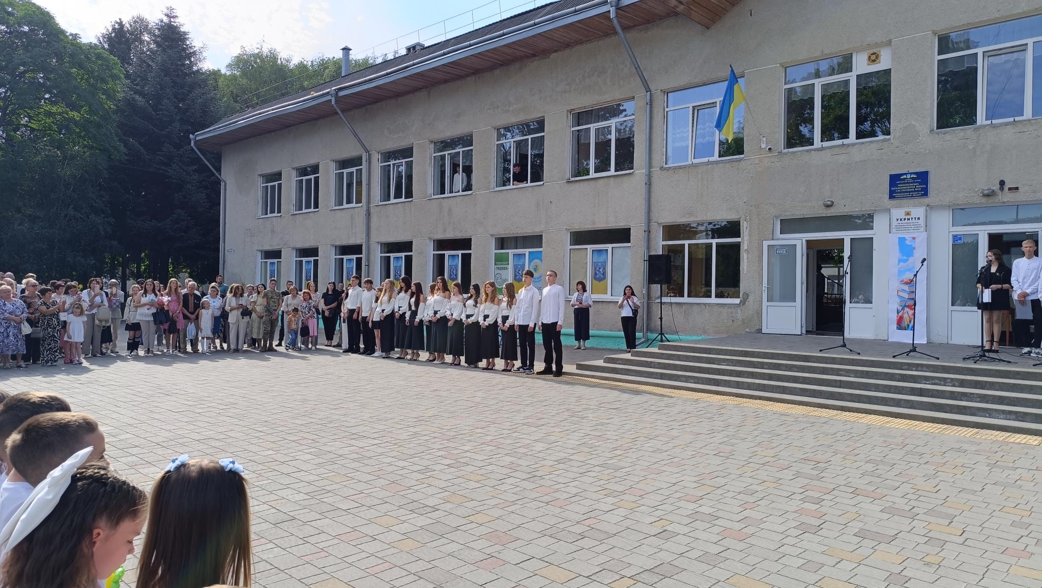Новини Тернополя - фото з Перший дзвоник пролунав у Тернопільській школі номер 10