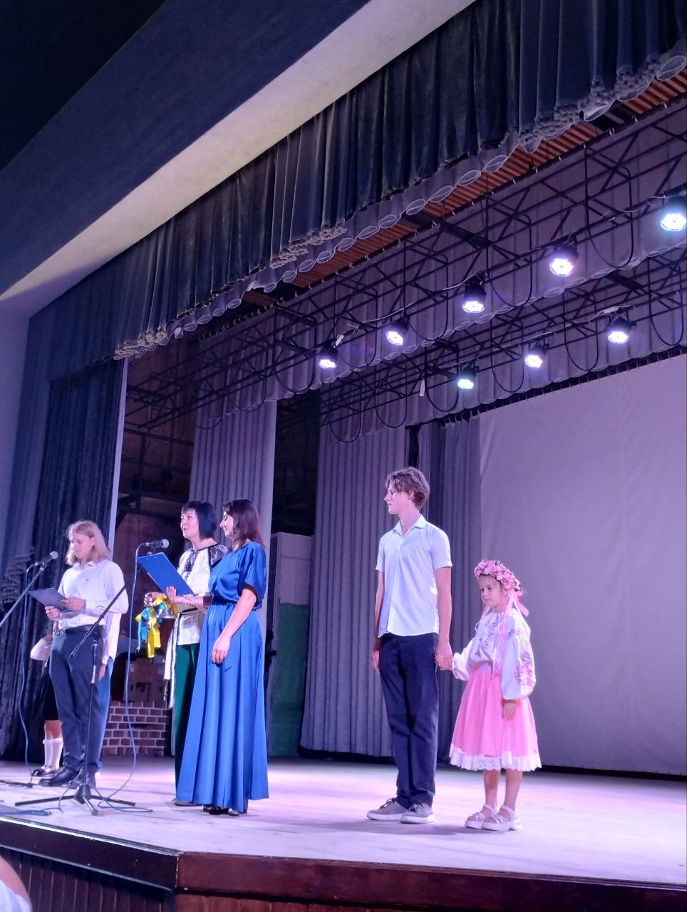 Новини Козятина - фото з Флешмоб та вихід 11-класників: перше вересня у Козятинському ліцеї №1