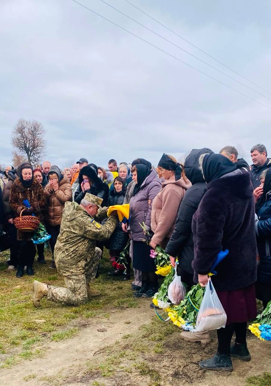 Новини Хмельницького - фото з На Хмельниччині попрощалися із загиблим захисником Віталієм Опаріним На Хмельниччині попрощалися із загиблим захисником Віталієм Опаріним