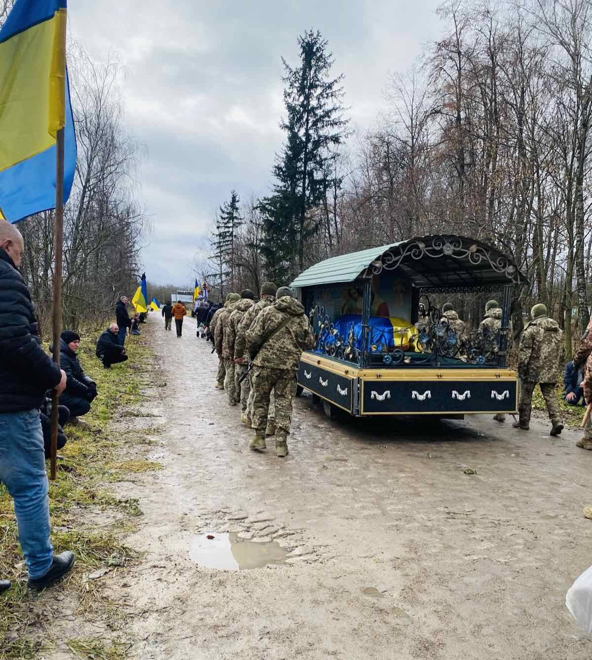 Новини Хмельницького - фото з На Хмельниччині попрощалися із загиблим захисником Віталієм Опаріним На Хмельниччині попрощалися із загиблим захисником Віталієм Опаріним