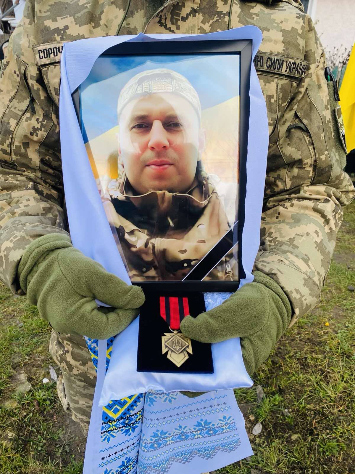 Новини Хмельницького - фото з На Хмельниччині попрощалися із загиблим захисником Віталієм Опаріним На Хмельниччині попрощалися із загиблим захисником Віталієм Опаріним