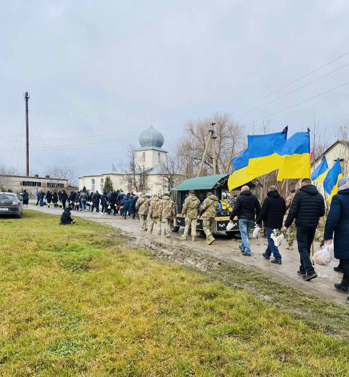 Новини Хмельницького - фото з На Хмельниччині попрощалися із загиблим захисником Віталієм Опаріним На Хмельниччині попрощалися із загиблим захисником Віталієм Опаріним