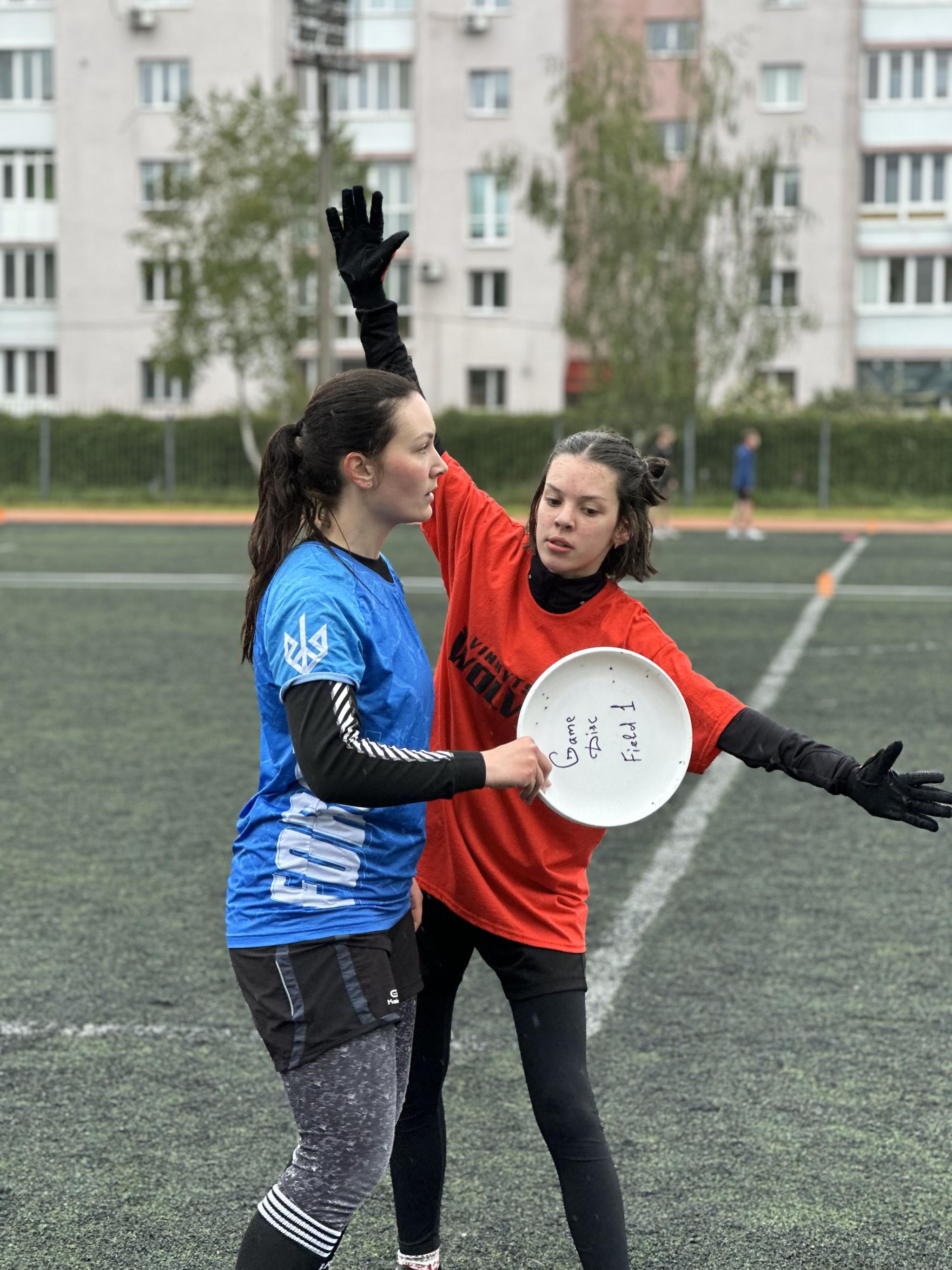 Новини Вінниці - фото з Вінницьким ліцеям, які культивуватимуть алтимат, даруватимуть інвентар для цієї гри