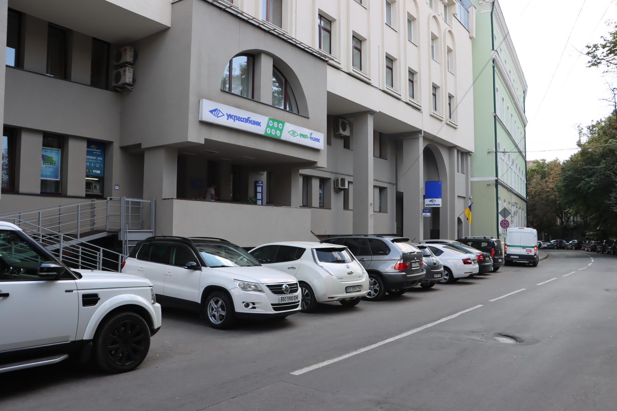 Новини Тернополя - фото з Де у центрі Тернополя можна припаркувати авто безплатно та за гроші