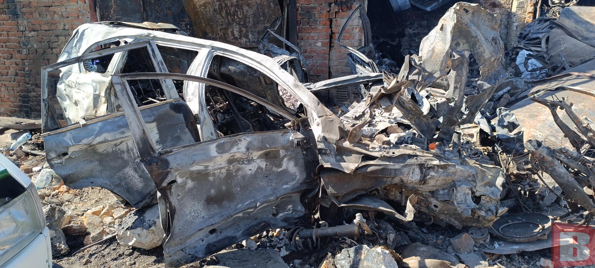 Новини Хмельницького - фото з «Яму бачите? Це мій гараж був»: хмельничани показують наслідки обстрілу (РЕПОРТАЖ)