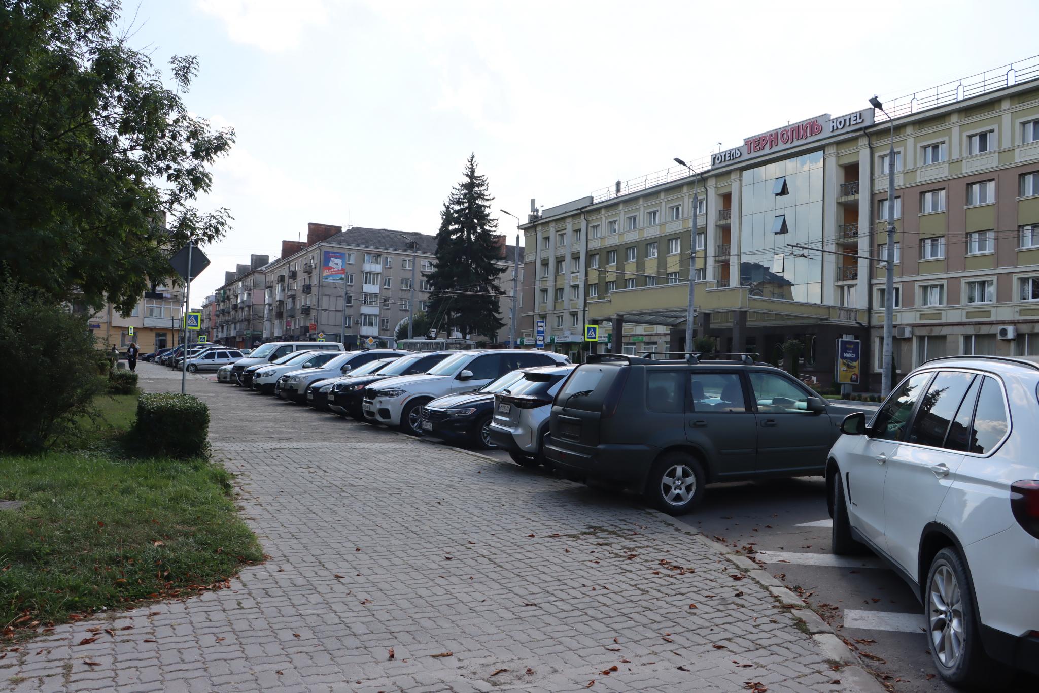 Новини Тернополя - фото з Де у центрі Тернополя можна припаркувати авто безплатно та за гроші