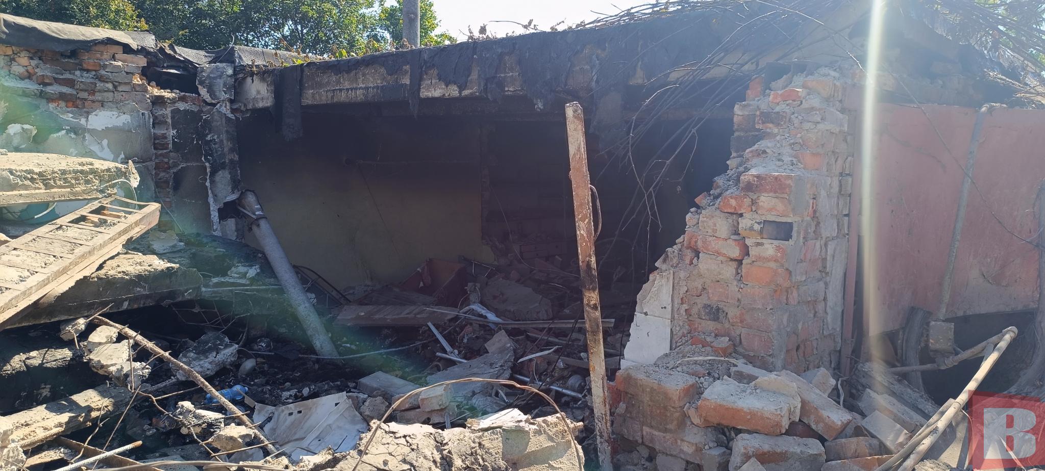 Новини Хмельницького - фото з «Яму бачите? Це мій гараж був»: хмельничани показують наслідки обстрілу (РЕПОРТАЖ)