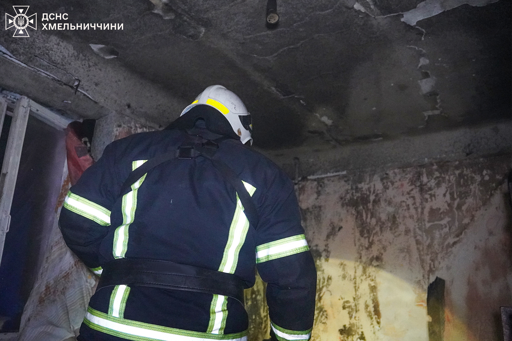 Новини Хмельницького - фото з У п’ятиповерхівці на Сковороди сталася пожежа: загинув чоловік