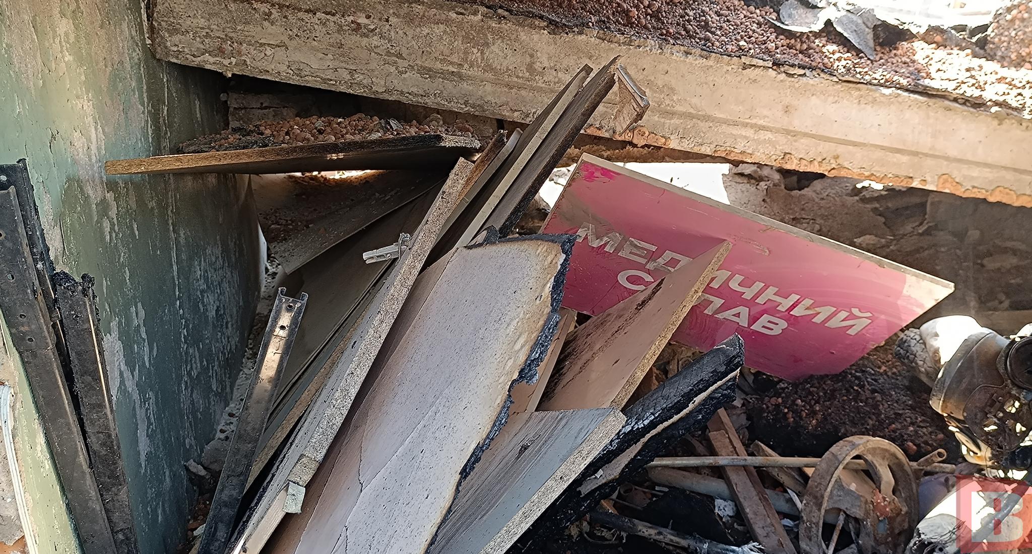 Новини Хмельницького - фото з «Яму бачите? Це мій гараж був»: хмельничани показують наслідки обстрілу (РЕПОРТАЖ)