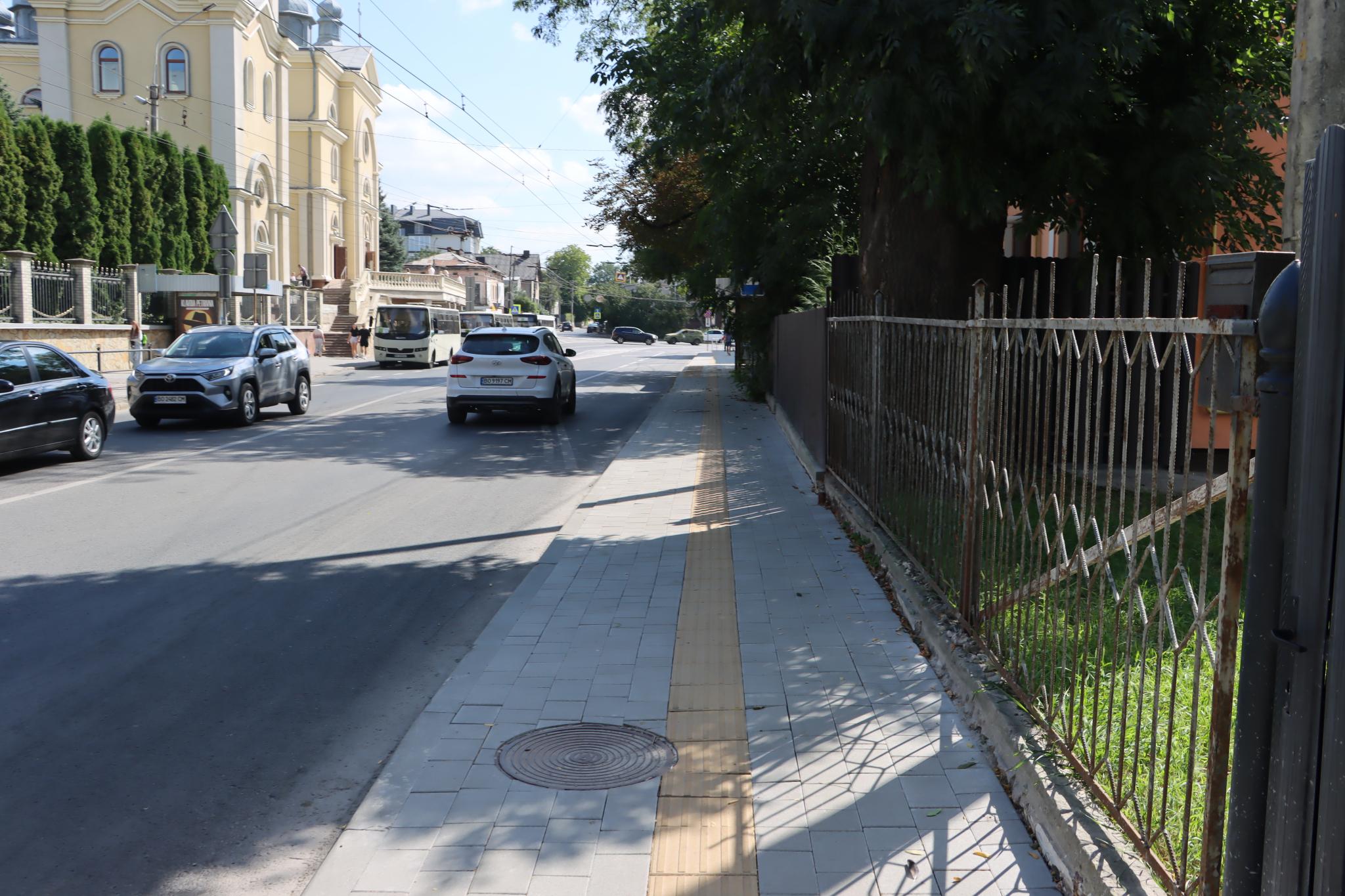 Новини Тернополя - фото з На Острозького відремонтували тротуар: який вигляд він має