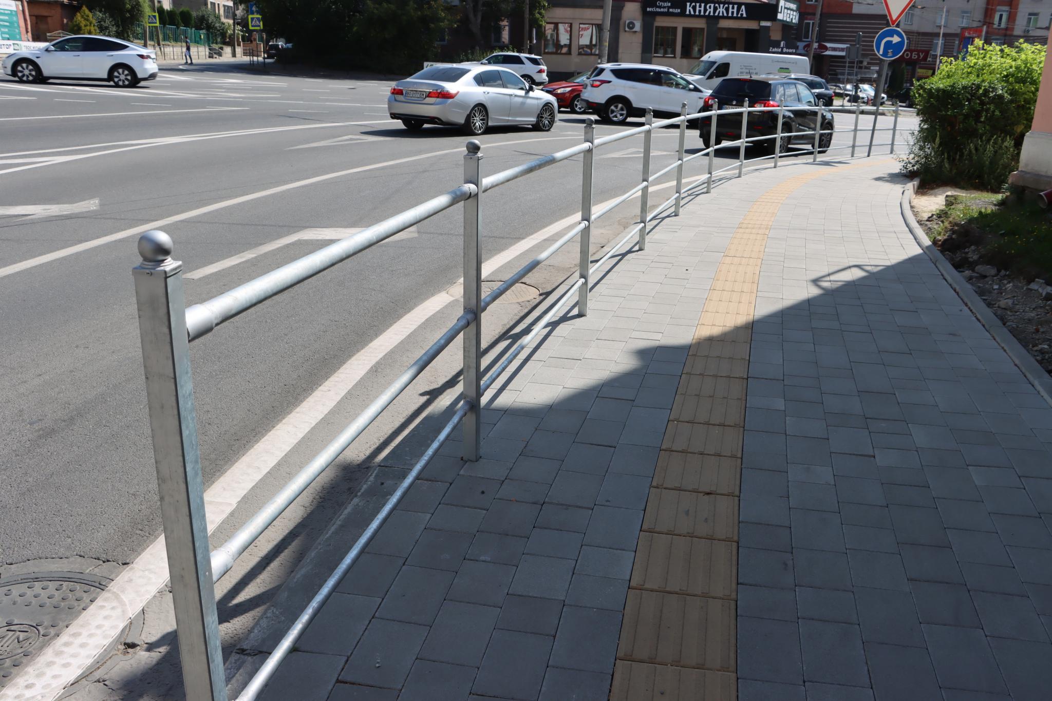 Новини Тернополя - фото з На Острозького відремонтували тротуар: який вигляд він має