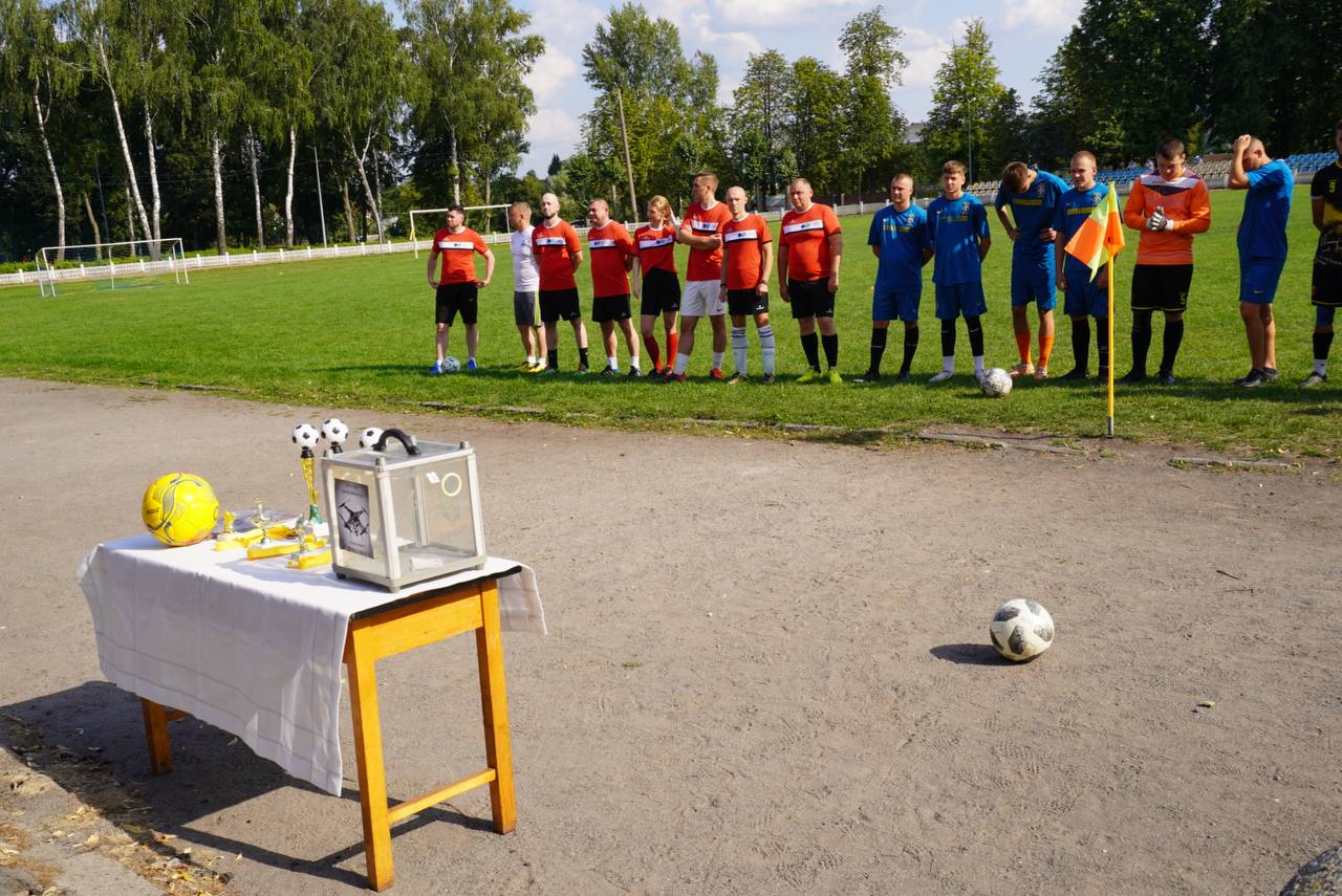 Новини Козятина - фото з На стадіоні Локомотив пройшов турнір на підтримку воїнів. вшанування