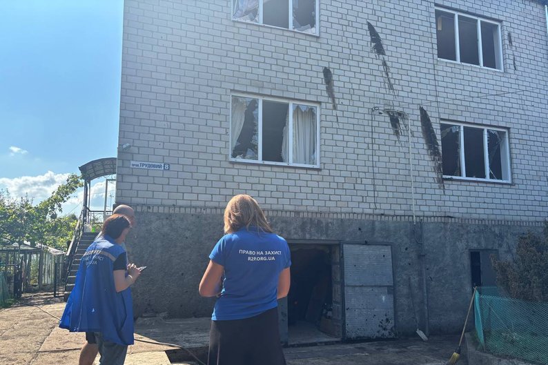 Новини Житомира - фото з Внаслідок атаки російської армії у Бердичеві були зруйновані виробничі цехи одного з підприємств та пошкоджені десятки приватних будинків
