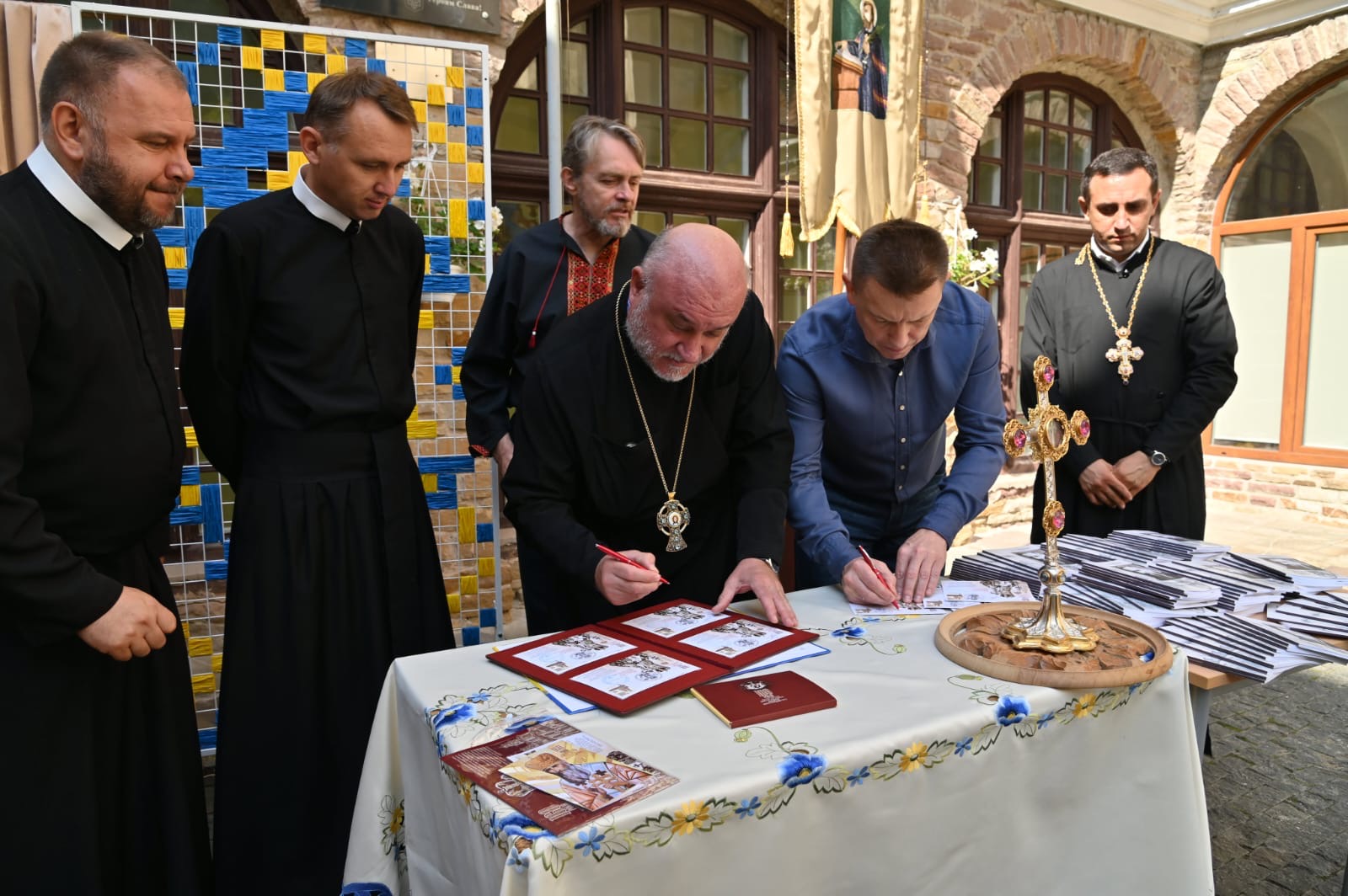 Новини Тернополя - фото з У Бучачі погасили ювілейну марку та презентували перевидану працю митрополита Андрея Шептицького