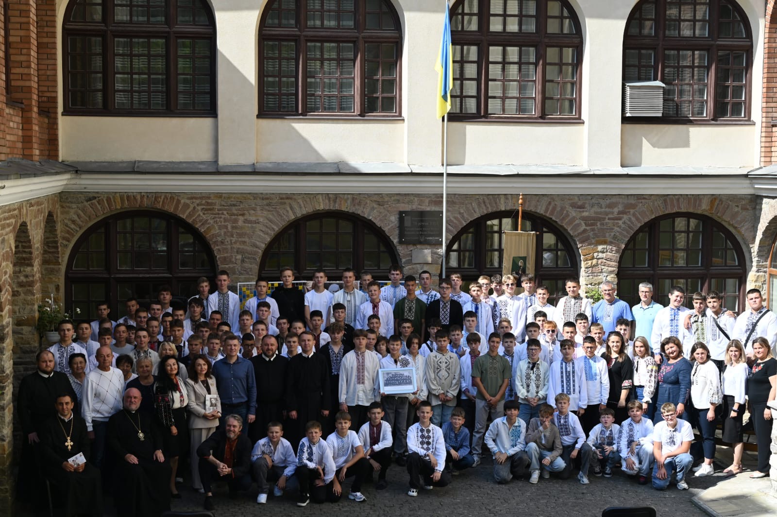 Новини Тернополя - фото з У Бучачі погасили ювілейну марку та презентували перевидану працю митрополита Андрея Шептицького