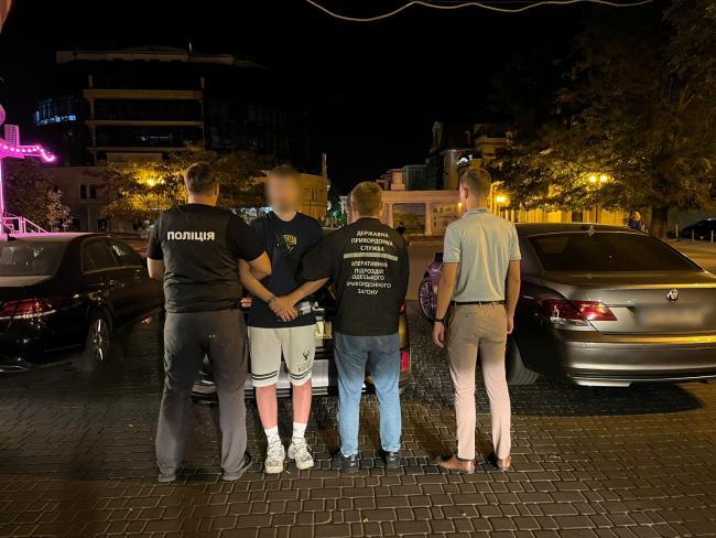 Новини Вінниці - фото з Затримали вінничанина, який за $11 500 організовував «турне» до Молдови