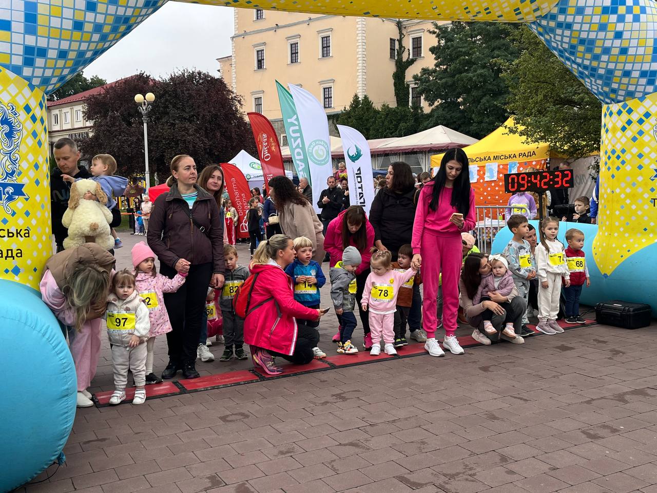 Новини Тернополя - фото з Озеряна-2025: тернополяни долали кілометри та збирали донати на ЗСУ