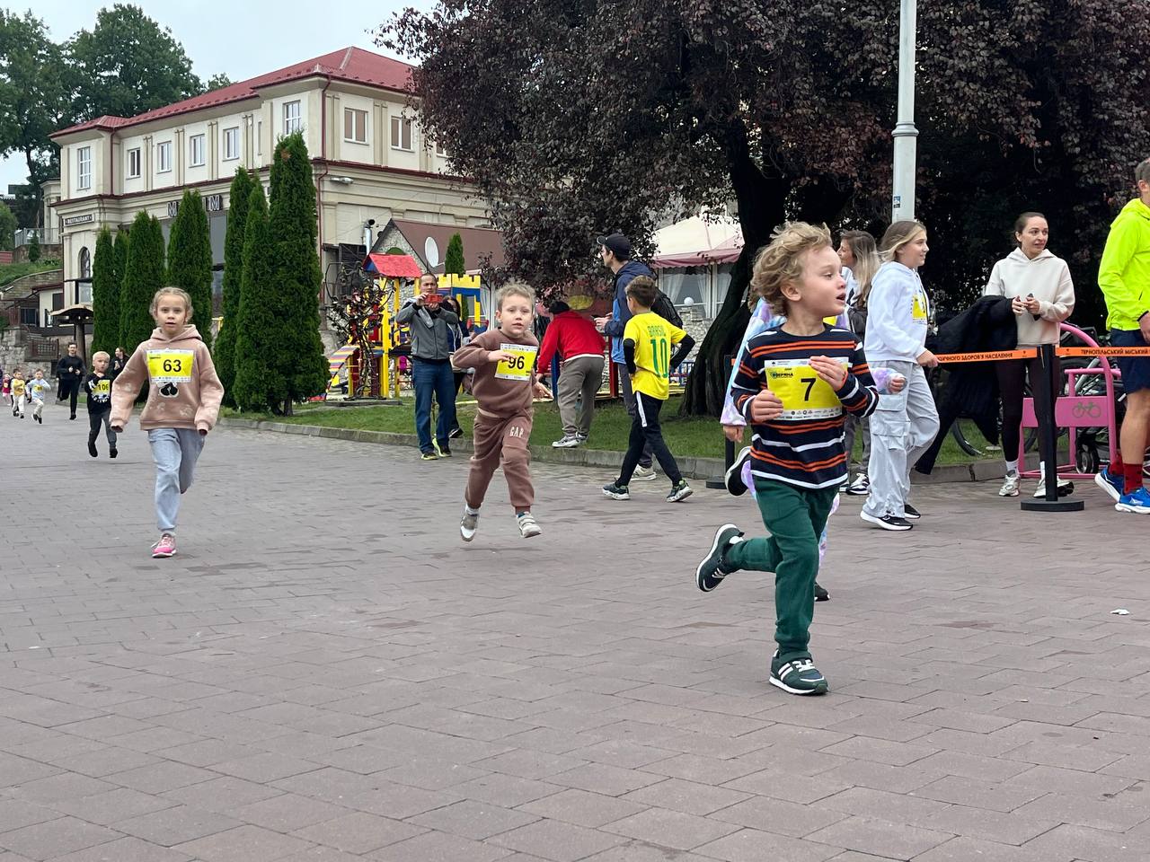 Новини Тернополя - фото з Озеряна-2025: тернополяни долали кілометри та збирали донати на ЗСУ