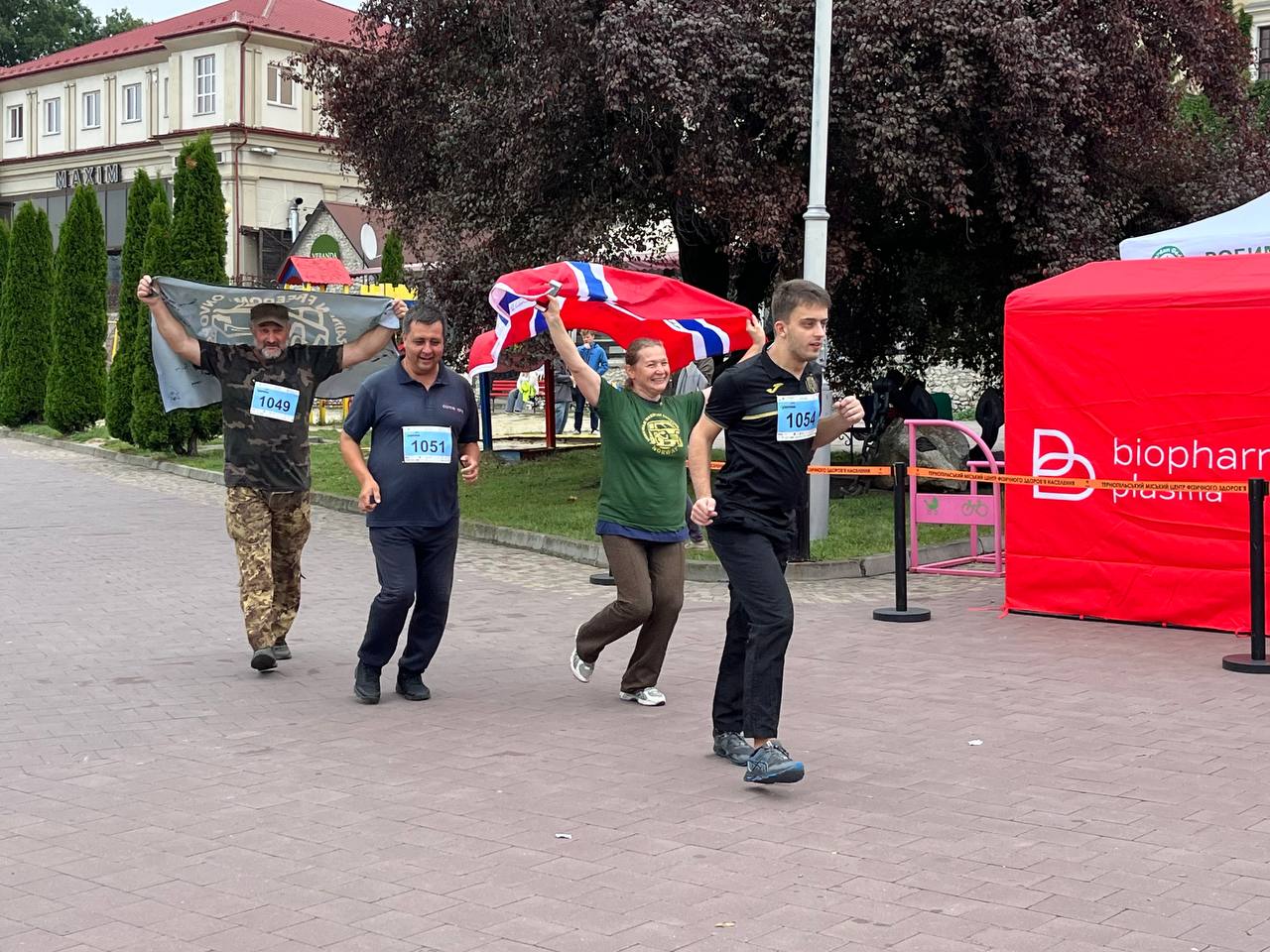 Новини Тернополя - фото з Озеряна-2025: тернополяни долали кілометри та збирали донати на ЗСУ