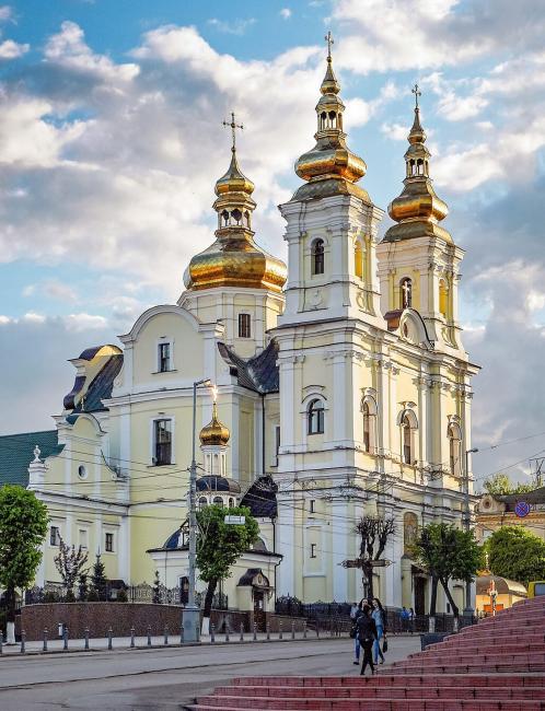 Новини Вінниці - фото з Вінниця, Бахмут, Миколаїв, Ужгород та Дніпро святкують День міста. Що спільного і що унікальне для кожного?