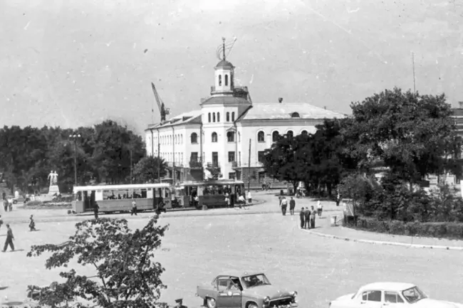 Новини Вінниці - фото з Вінниця, Бахмут, Миколаїв, Ужгород та Дніпро святкують День міста. Що спільного і що унікальне для кожного?