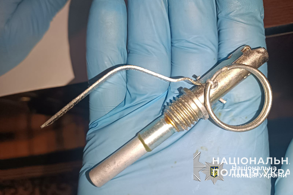 Новини Тернополя - фото з Поліція розшукує чоловіка, в кімнаті якого поліція знайшла предмет, схожий на вибухівку