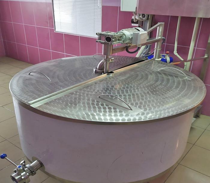 Новини Тернополя - фото з Адигейські сири з Тернопільщини: як господарі з Шумщини об'єднались щоб переробляти молочну продукцію