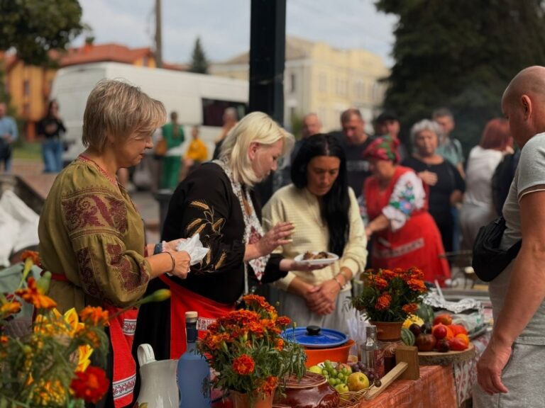 Новини Житомира - фото з У Коростені відбувся благодійний Фестиваль дерунів «Деруни. Донати. Дрони»