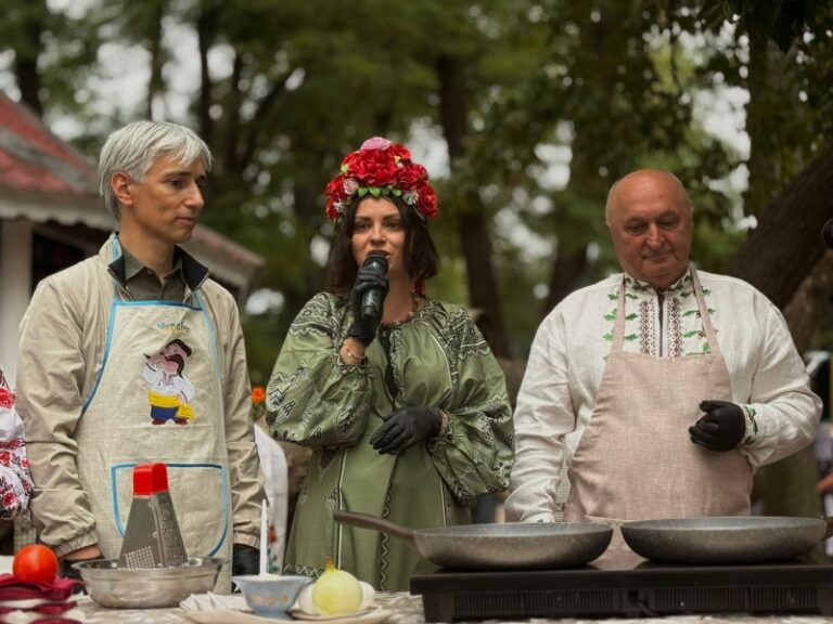 Новини Житомира - фото з У Коростені відбувся благодійний Фестиваль дерунів «Деруни. Донати. Дрони»