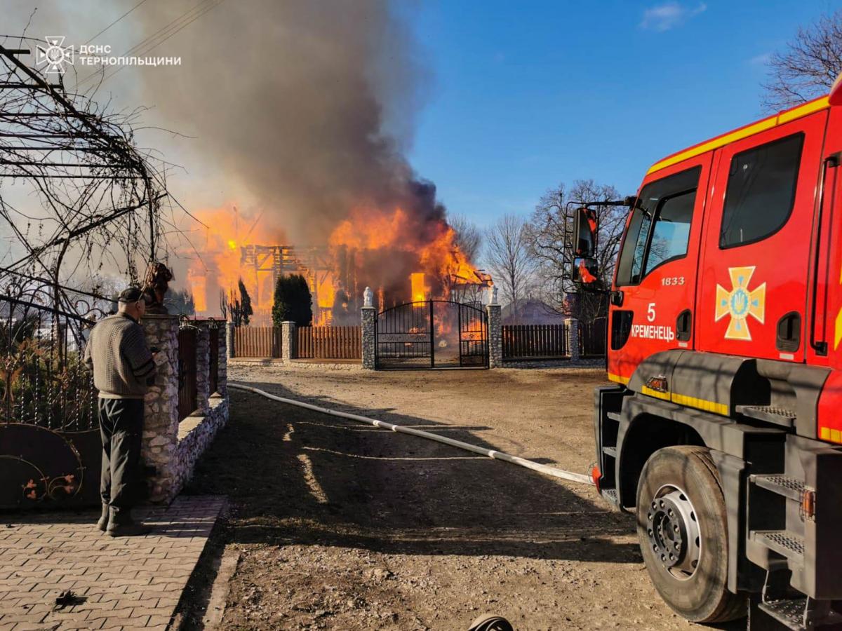 Новини Тернополя - фото з На згарищі у Катеринівці планували до вересня звести нову церкву, але ще навіть не почали. Чому?