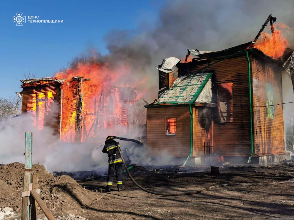 Новини Тернополя - фото з На згарищі у Катеринівці планували до вересня звести нову церкву, але ще навіть не почали. Чому?