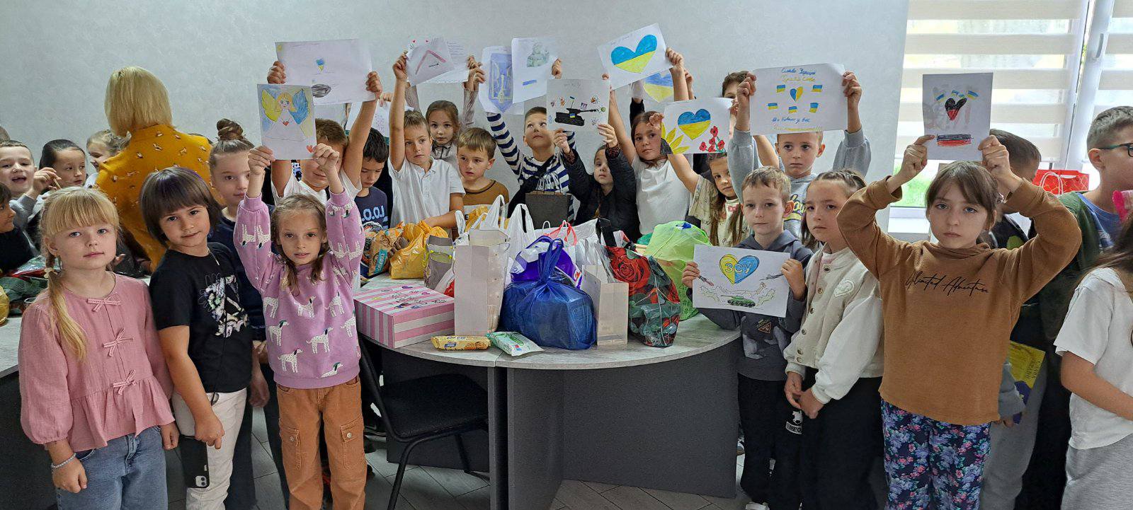 Новини Тернополя - фото з Семикласниця з Тернополя придбала Starlink для своєї вчительки, яка служить в ЗСУ