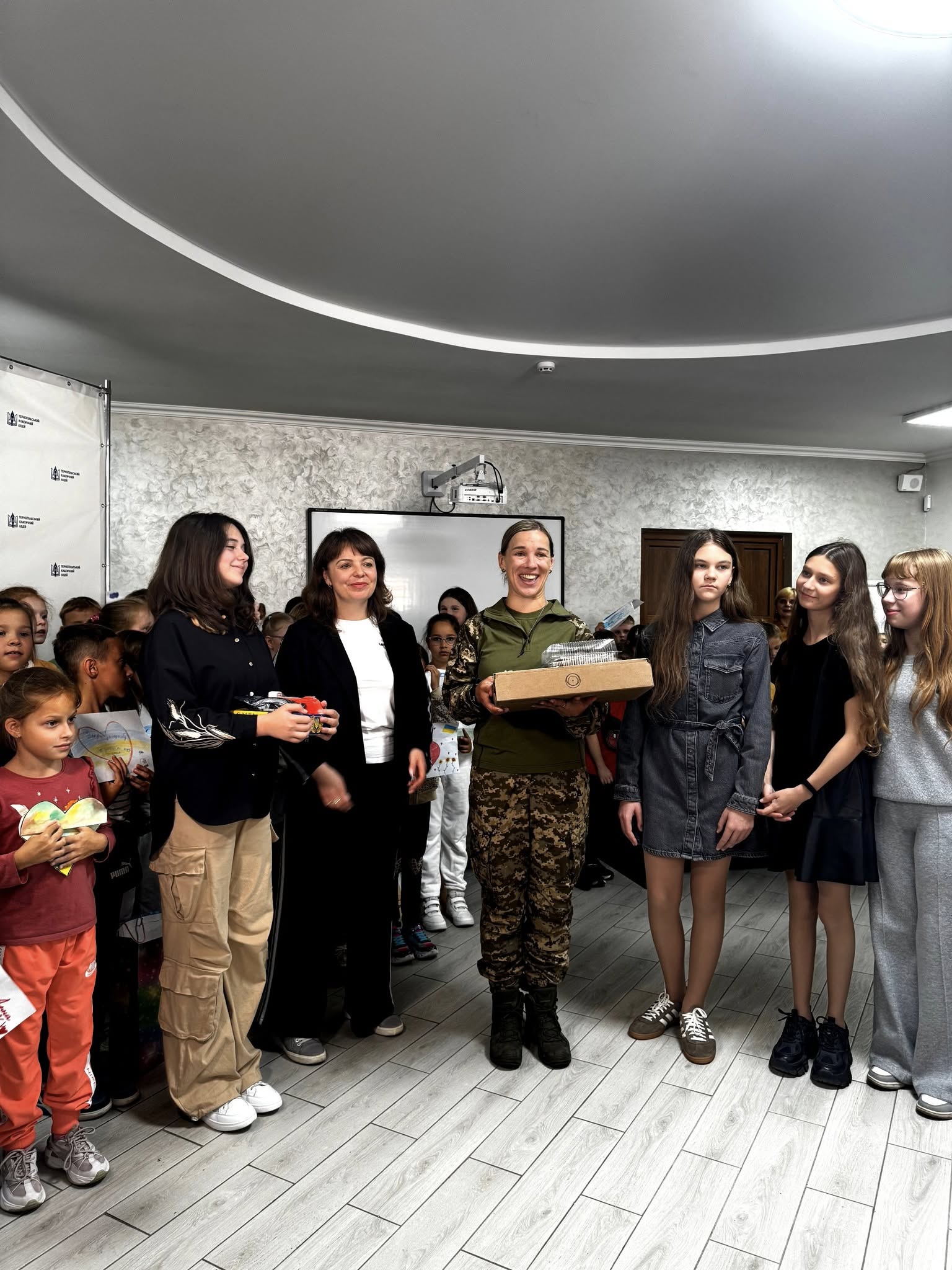 Новини Тернополя - фото з Семикласниця з Тернополя придбала Starlink для своєї вчительки, яка служить в ЗСУ