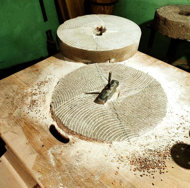 Новини Вінниці - фото з «Друге життя 200-річного млина»: як родина Кузь започаткувала крафтове виробництво борошна