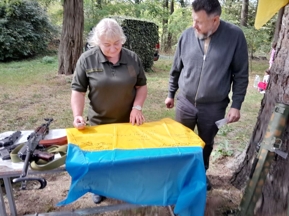 Новини Вінниці - фото з Портрет у пелюстках вишні: у садибі Пирогова волонтери показали, як допомагають фронту