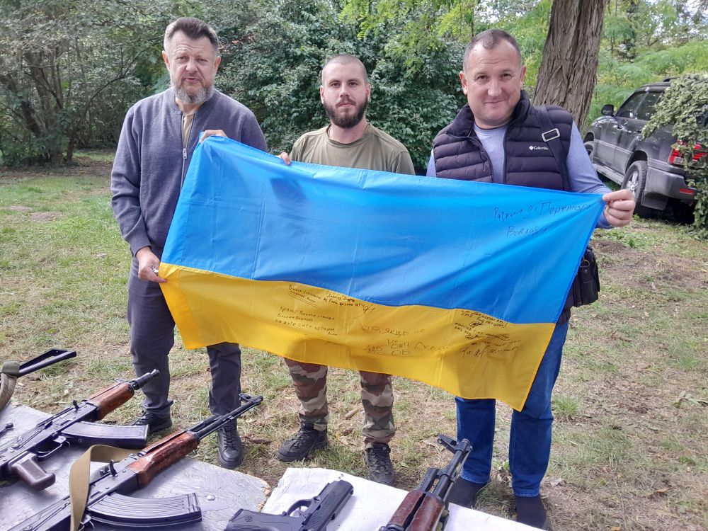 Новини Вінниці - фото з Портрет у пелюстках вишні: у садибі Пирогова волонтери показали, як допомагають фронту