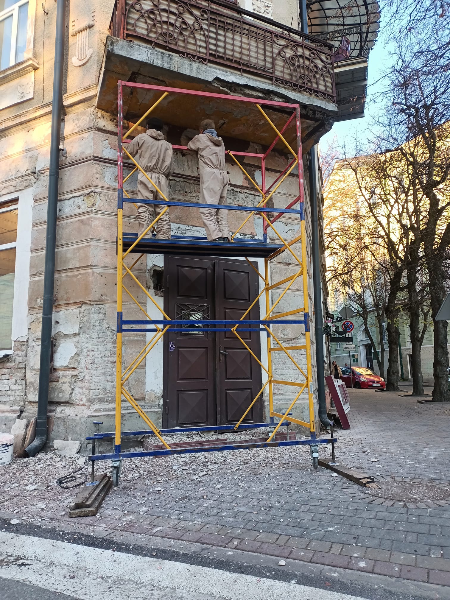 Готували ліки по рецету та працювали цілодобово: якою була «вічна аптека». Дивіться відео!