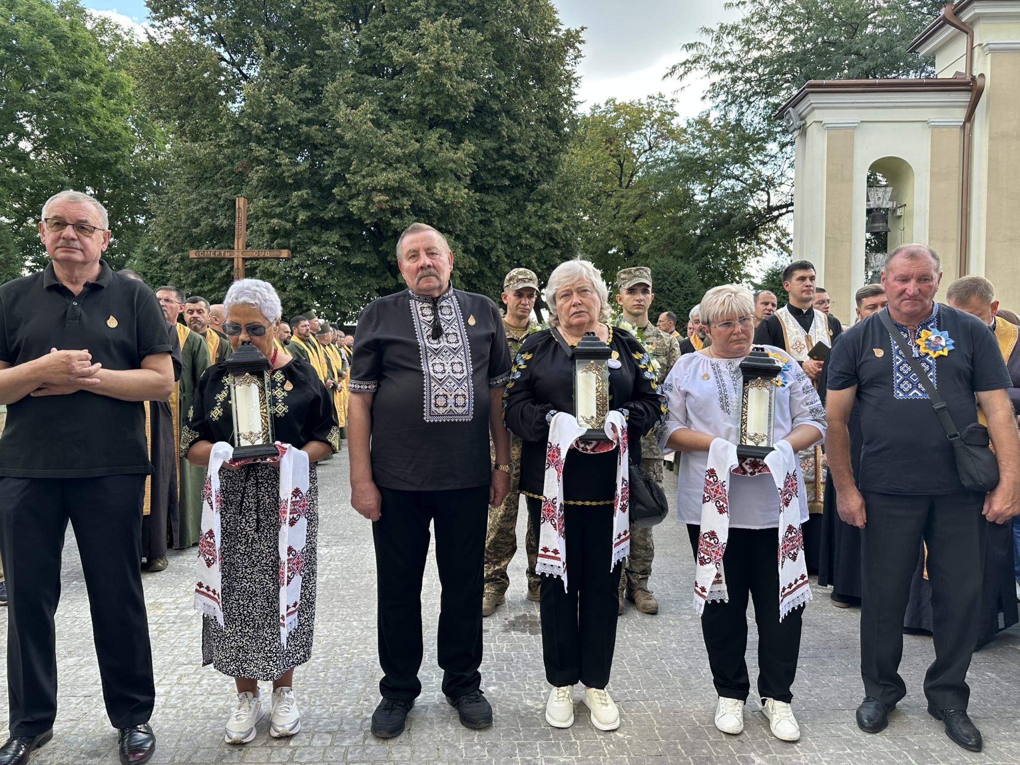 Військові зі всієї країни з'їхались на прощу до Зарваниці