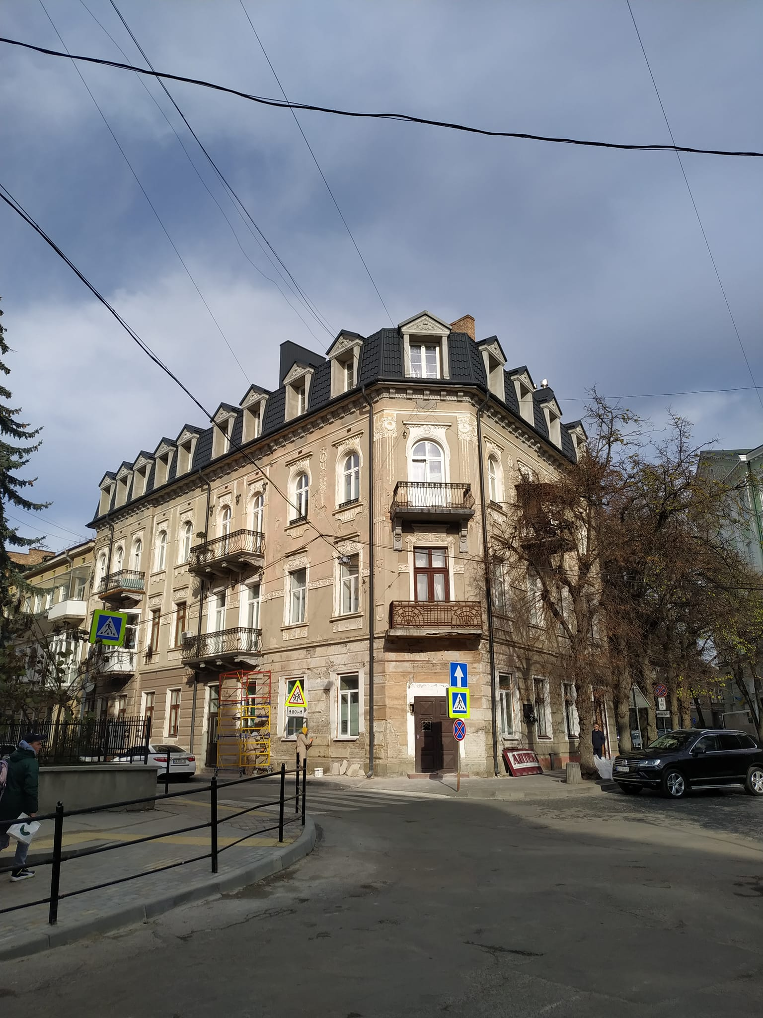 Готували ліки по рецету та працювали цілодобово: якою була «вічна аптека». Дивіться відео!
