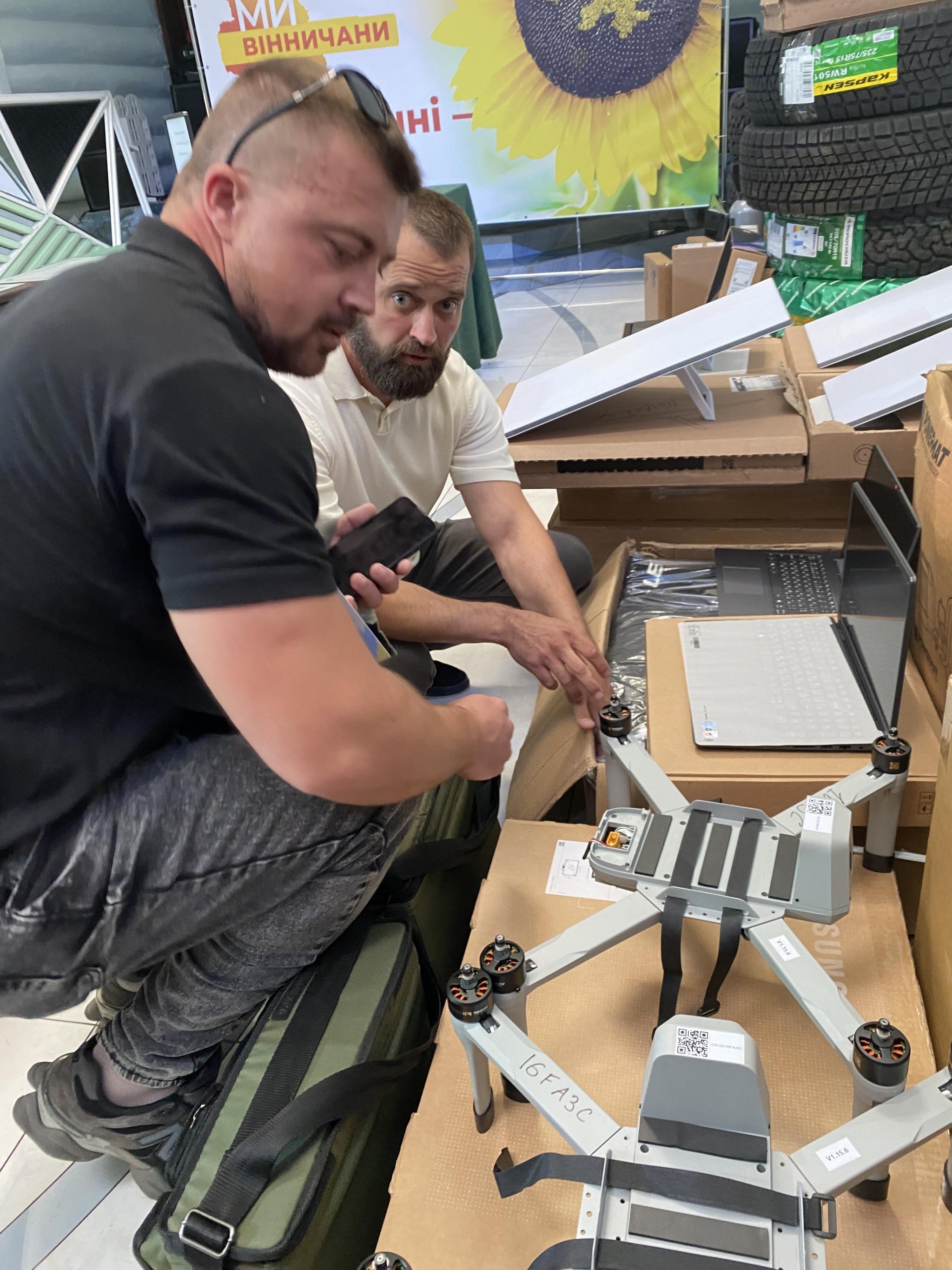 Новини Вінниці - фото з «Вінничани - Силам Оборони»: військовим на фронт передали авто та обладнання ще на три мільйони гривень (Пресслужба ГО «Ми – Вінничани»)