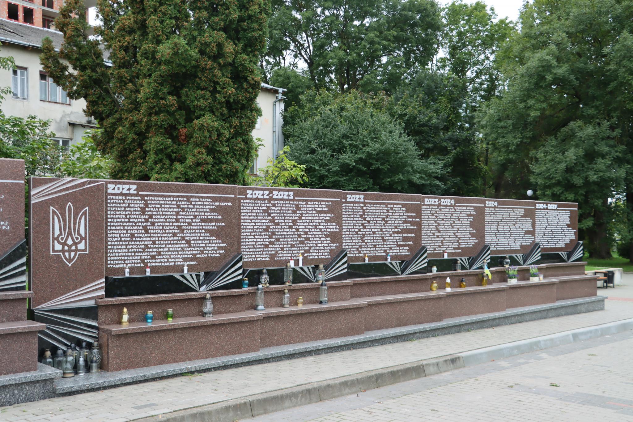 Новини Тернополя - фото з Стелу з іменами загиблих Героїв біля парку Шевченка розширять: скільки коштів планують витратити
