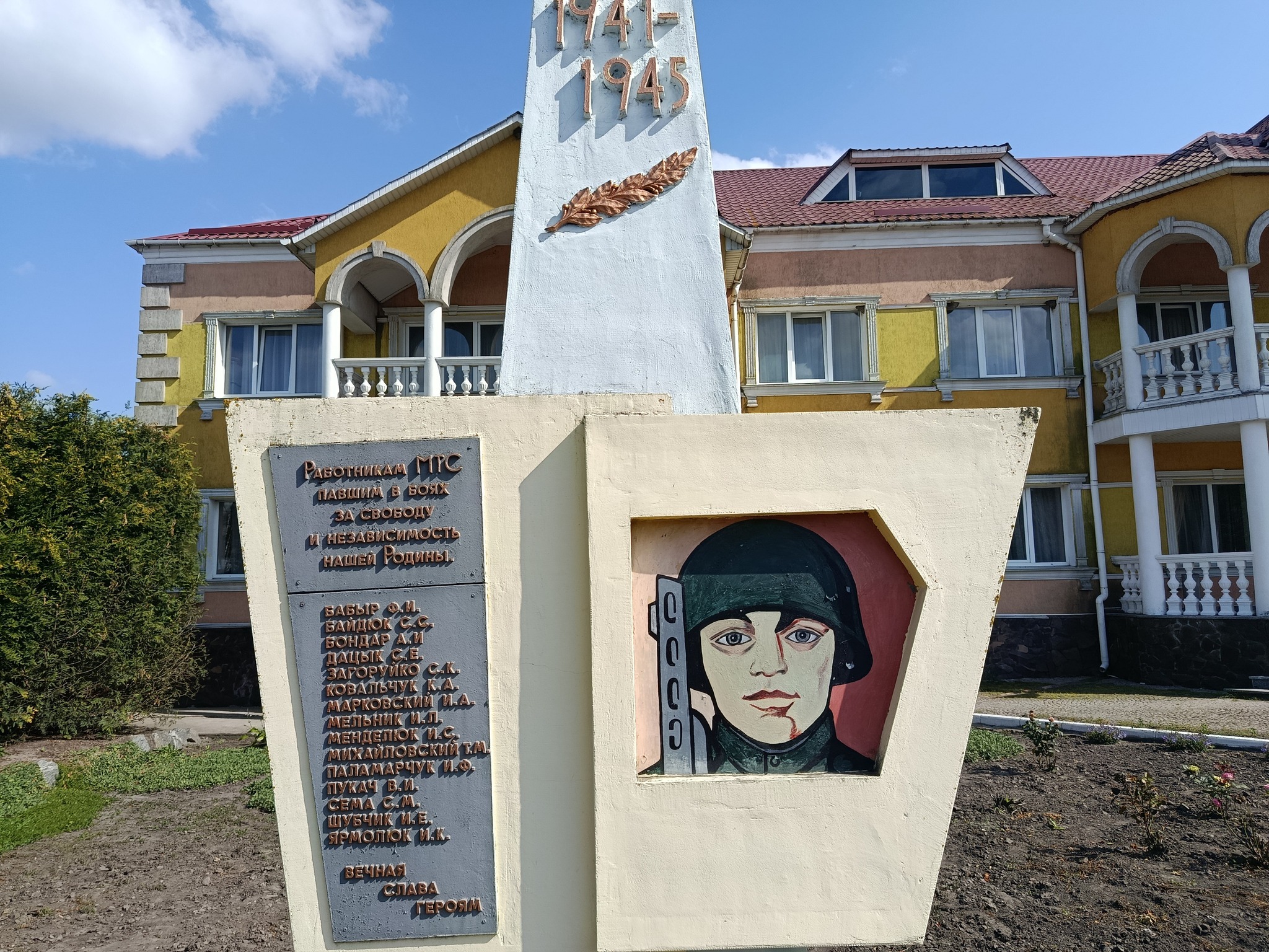 Новини Хмельницького - фото з Чому памʼятник з російськими написами не можуть замінити в Білогірʼї