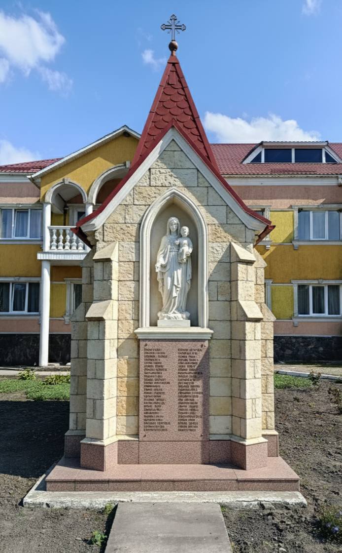 Новини Хмельницького - фото з Чому памʼятник з російськими написами не можуть замінити в Білогірʼї