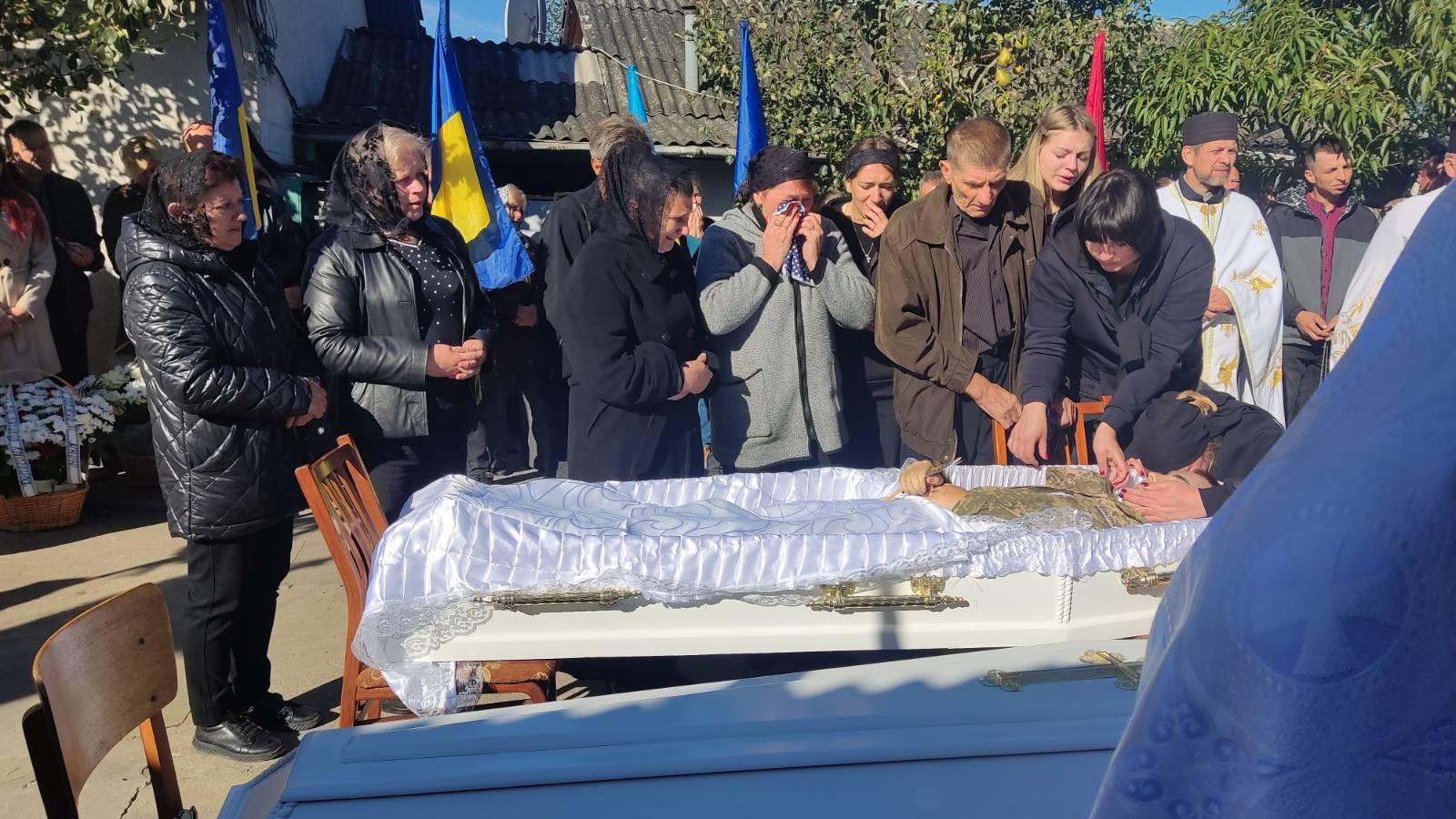 У Чортківському районі в останню путь провели військовослужбовця Дмитра Прокопіва