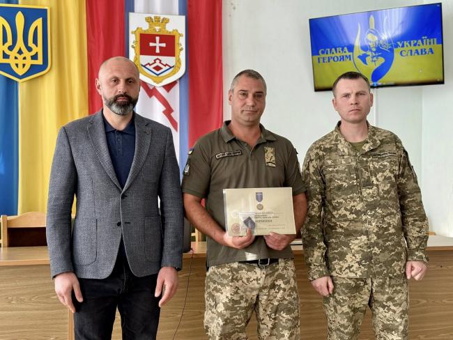 Новини Вінниці - фото з У Бершадській громаді відзначили захисників України державними нагородами